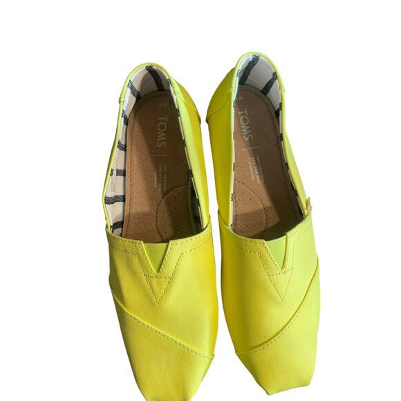 NWT Women's Toms Neon Yellow Slip On Canvas Shoes Size 7 - Picture 12 of 12